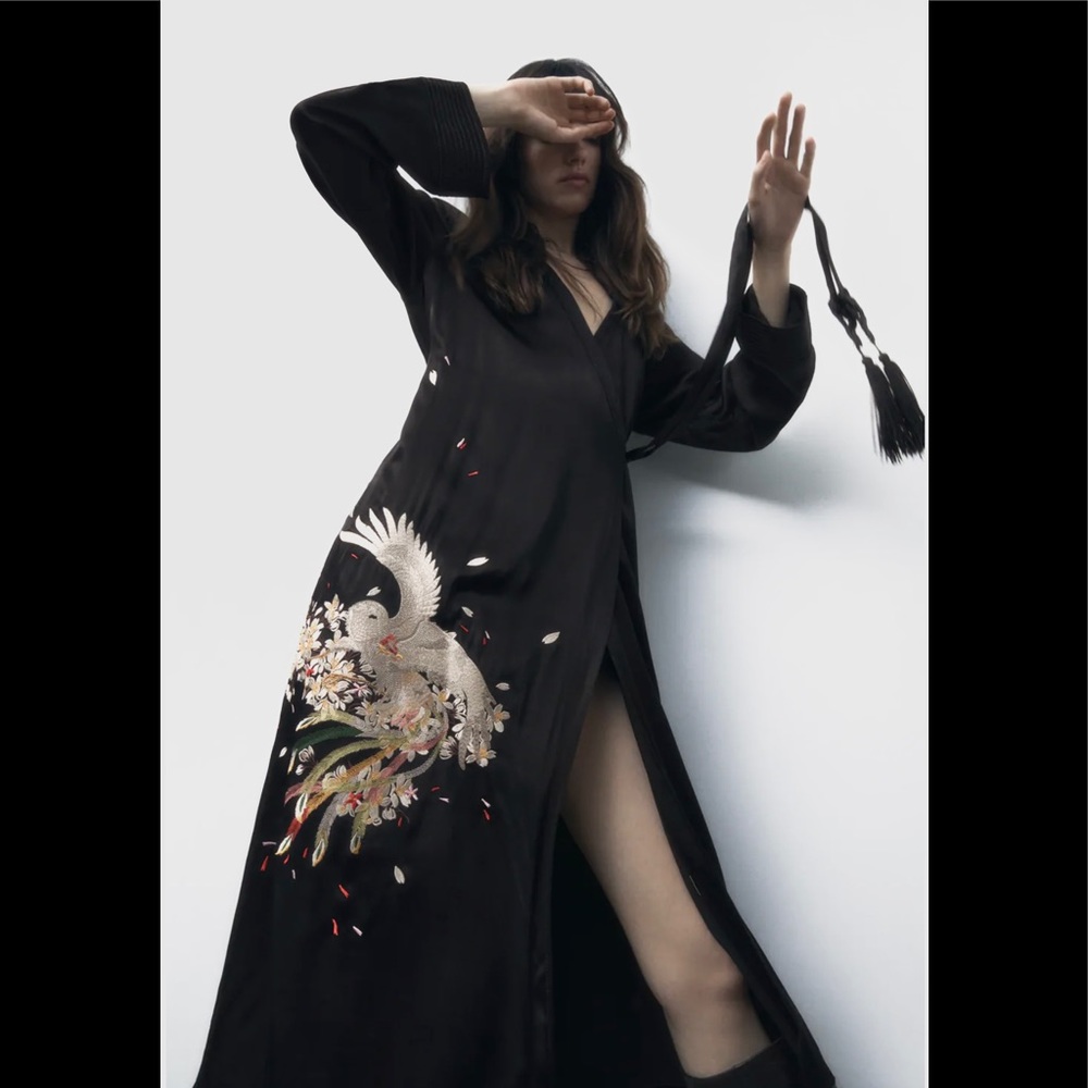 ZARA Embroidered Satin Effect Kimono Robe sz Small - Picture 1 of 15